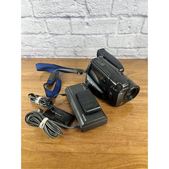 Handycam Video 8 CCD-TR91 Video Camera Recorder LOT for Parts  Photo & Video